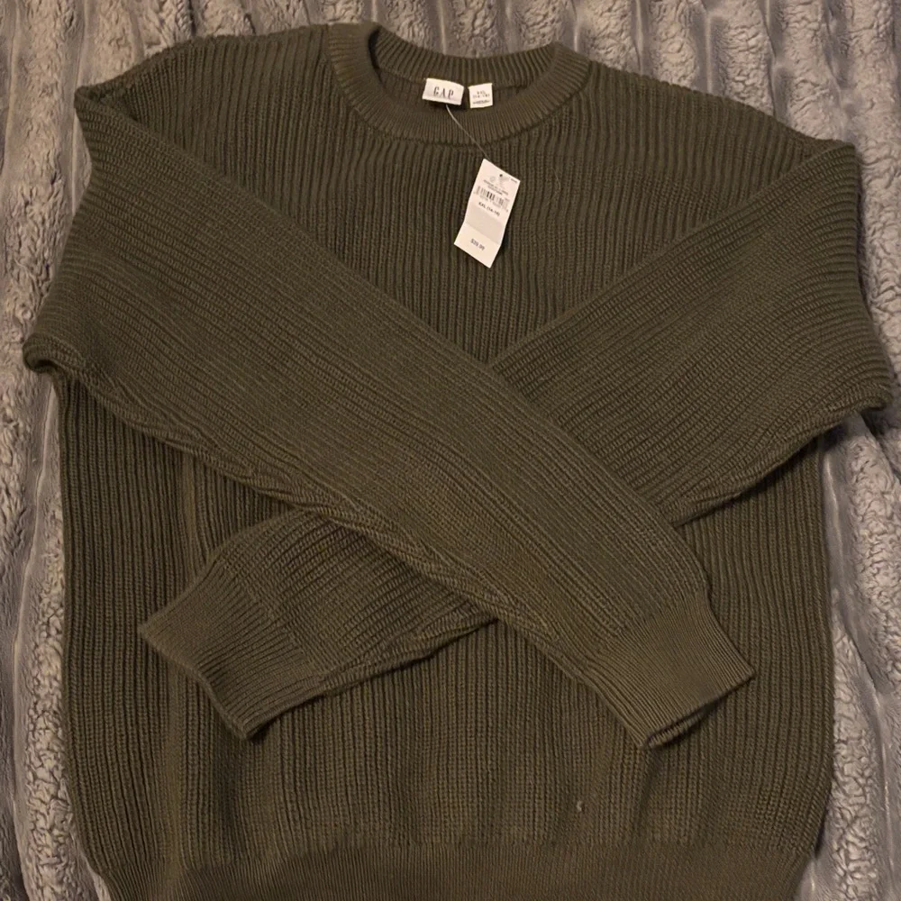GAP crewneck sweater